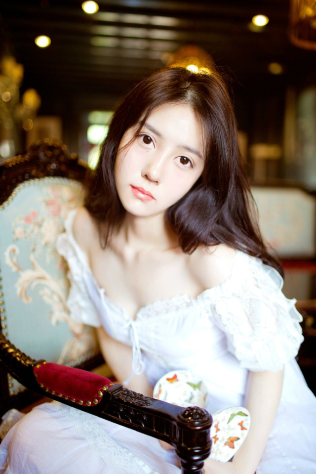 从前看脸蛋，如今重内涵[lizhigushicom]。